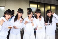 エビ中と一緒にバーベキューを楽しむ桜エビ～ず。