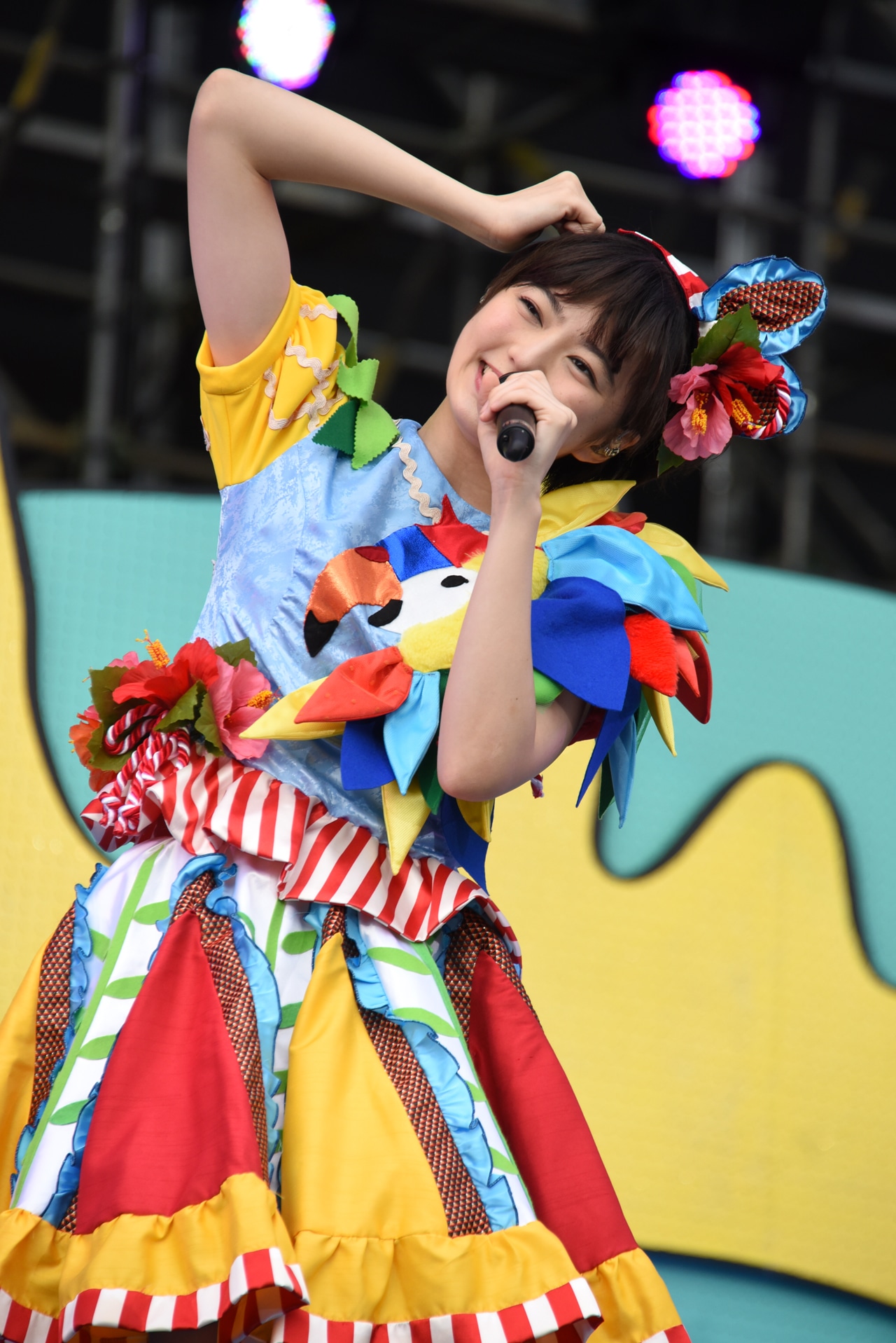 安本彩花