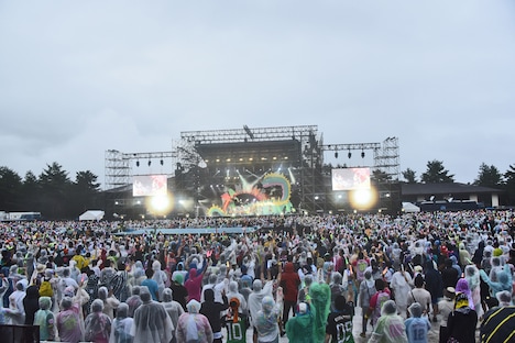 「エビ中 夏のファミリー遠足 略してファミえん in 富士急 2016」の様子。