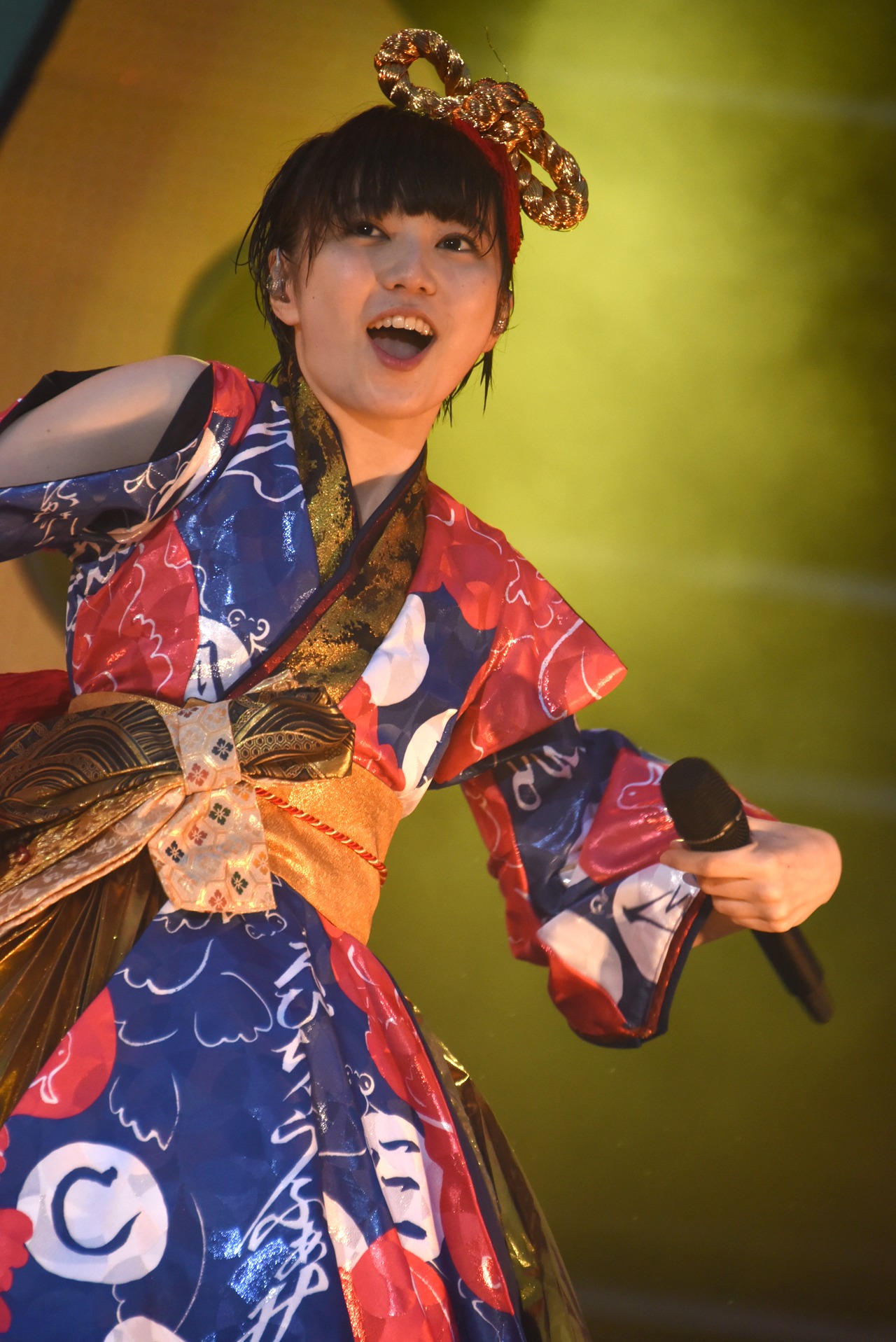 安本彩花