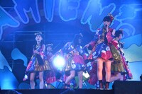 衣装を変えて登場したエビ中。