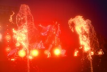 水と炎に包まれる廣田あいか。