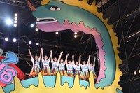 手を振りステージを去るエビ中。