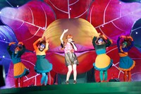 きゃりーぱみゅぱみゅ「KPP 5iVE YEARS MONSTER WORLD TOUR 2016 in Tokyo」の様子。