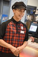 あいさつの練習をするユースケ。