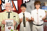 ケンタッキーフライドチキンの店舗を訪れた（左から）ユースケ、タカシ。