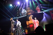 レキシと森の石松さん（松たか子）のパフォーマンスの様子。（撮影：田中聖太郎）