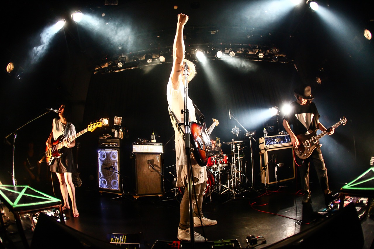 HaKU「HaKU Last Tour『最後まで踊れ。』」東京・UNIT公演の様子。（Photo by TAMAI SHINGO）
