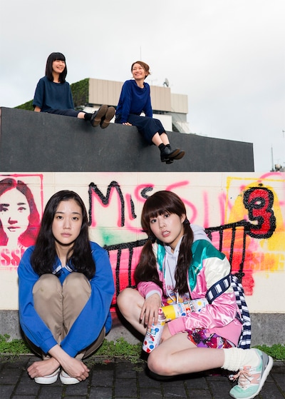 チャットモンチー（上）、「アズミ・ハルコは行方不明」告知用ビジュアル（下）