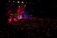 8月23日のZepp Tokyo公演の様子。（撮影：洲脇理恵［MAXPHOTO］）