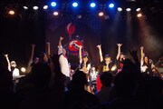 KANIKAPILA「HBライブvol.1」の様子。（写真提供：EPICレコード）