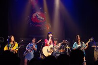 KANIKAPILA（写真提供：EPICレコード）