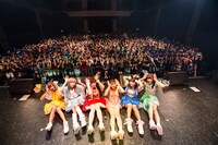 バンドじゃないもん！「夏のOh!バイブス」リリース記念ライブの様子。（撮影：笹森健一）