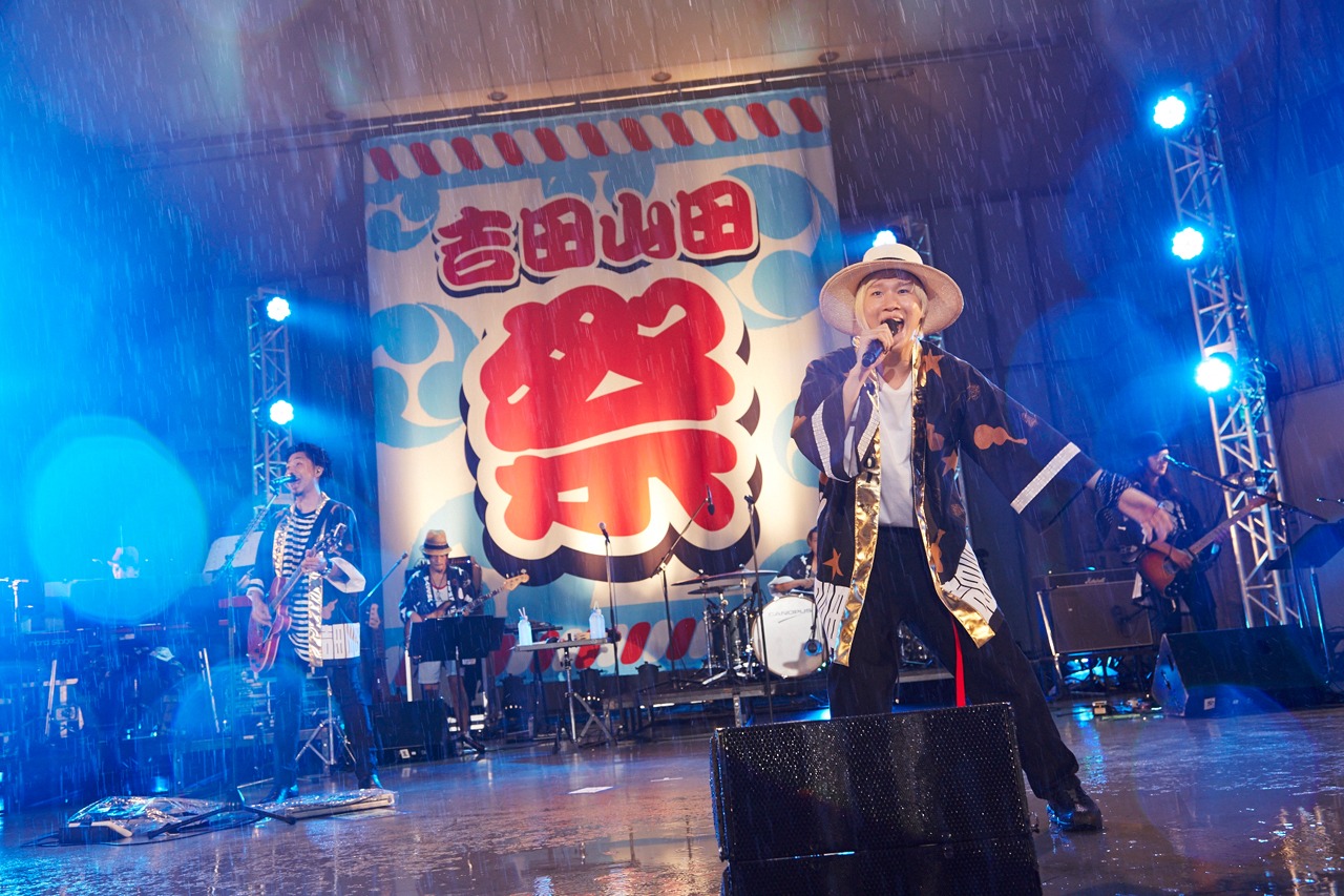 吉田山田「吉田山田祭り2016」東京・日比谷野外大音楽堂公演の様子。（撮影：岩崎真子）