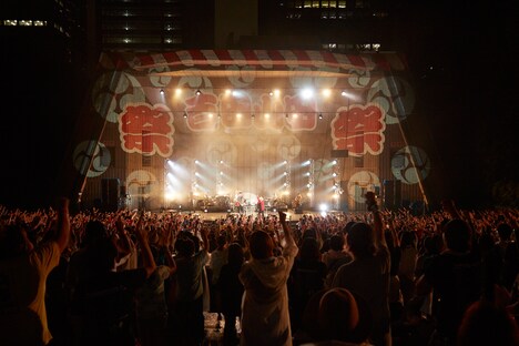 吉田山田「吉田山田祭り2016」東京・日比谷野外大音楽堂公演の様子。（撮影：岩崎真子）