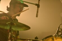 庄村聡泰（Dr / [Alexandros]）（Photo by Yuki Kawamoto）