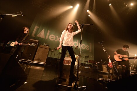 [Alexandros]とトム・オグデン（Blossoms）。（Photo by Yuki Kawamoto）