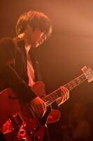 白井眞輝（G / [Alexandros]）（Photo by Yuki Kawamoto）