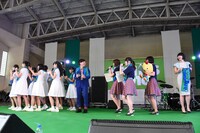 Negiccoがテレビ朝日系「ミュージックステーション」のオープニングテーマを歌い、それに乗って退場していく出演者たち。