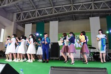 Negiccoがテレビ朝日系「ミュージックステーション」のオープニングテーマを歌い、それに乗って退場していく出演者たち。