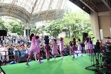 Negiccoとアイドルネッサンスによるコラボユニット“アイドルネギッサンス”。