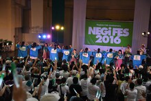 Negiccoとアイドルネッサンスによるコラボユニット“アイドルネギッサンス”。