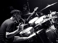 柏倉隆史（Dr / toe、the HIATUS）