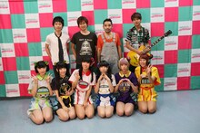 でんぱ組.incとNICO Touches the Walls。（写真提供：ディアステージ）