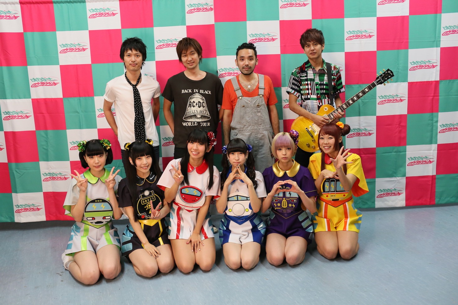 でんぱ組.incとNICO Touches the Walls。（写真提供：ディアステージ）