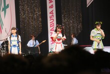 左から藤崎彩音、古川未鈴、夢眠ねむ。（写真提供：ディアステージ）