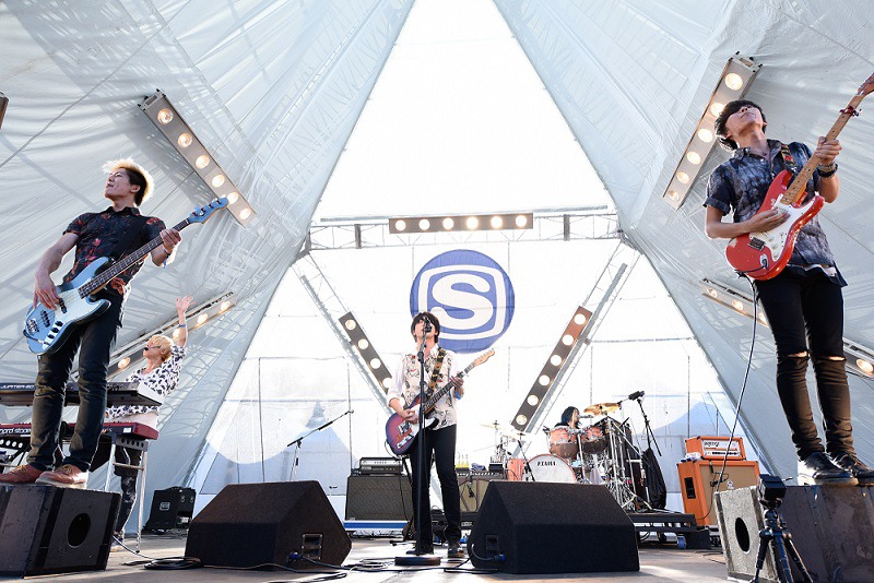 「SPACE SHOWER SWEET LOVE SHOWER 2016」出演時のMrs. GREEN APPLE。 (c)SPACE SHOWER SWEET LOVE SHOWER 2016