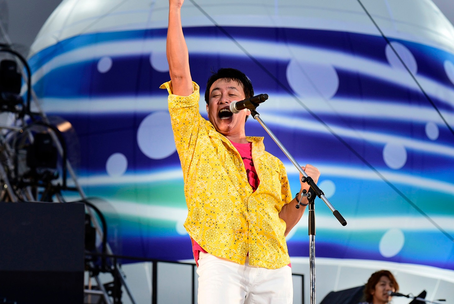 「TUBE LIVE AROUND SPECIAL 2016 -RIDE ON SUMMER-」の様子。