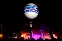 「TUBE LIVE AROUND SPECIAL 2016 -RIDE ON SUMMER-」の様子。