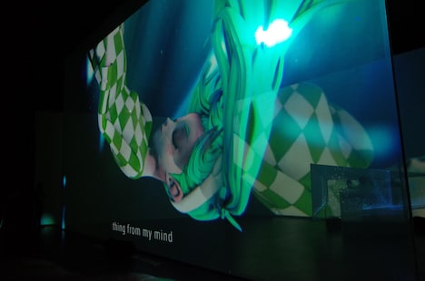 渋谷慶一郎＋初音ミク「THE END」ハンブルグ公演の様子。