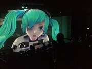 渋谷慶一郎＋初音ミク「THE END」ハンブルグ公演の様子。