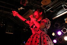 「文豪でGO!」を歌う上坂すみれ。