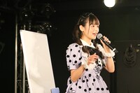 女幹部のアイデアを募る上坂すみれ。