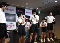 MAGiC BOYZ「MAGiC BOYZ『Do The D-D-T!!』リリースイベント」東京・HMVエソラ池袋公演の様子。