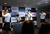 MAGiC BOYZ「MAGiC BOYZ『Do The D-D-T!!』リリースイベント」東京・HMVエソラ池袋公演の様子。