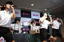 MAGiC BOYZ「MAGiC BOYZ『Do The D-D-T!!』リリースイベント」東京・HMVエソラ池袋公演の様子。