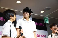 左からジョー（DJ）、マヒロ（MC）、ミロ（DJ）。