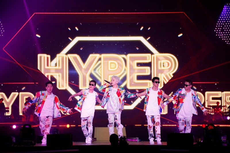 「JUNHO（From 2PM）Solo Tour 2016 "HYPER"」最終公演の様子。（写真提供：EPICレコード）
