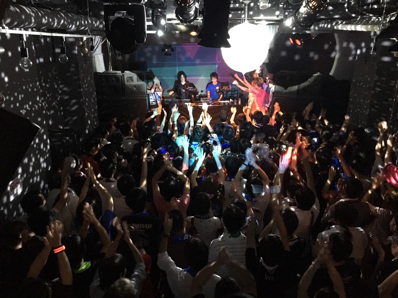 「EDP presents ravemania / MEGANTO METEOR Release Party」の様子。