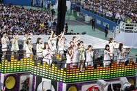 人気画像9位は「乃木坂46、明治神宮球場公演3DAYS開幕！桜井玲香も復帰」より、「"真夏の全国ツアー2016"～4th Year Birthday Live～」初日公演の様子。（写真提供：ソニー・ミュージックレコーズ）