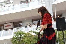 篠崎愛「口の悪い女」発売記念イベントの様子。