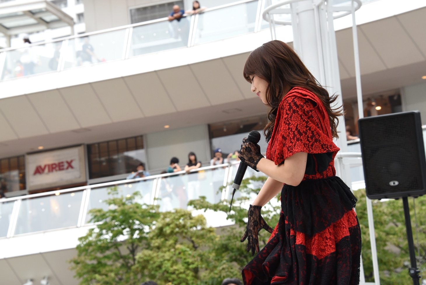 篠崎愛「口の悪い女」発売記念イベントの様子。