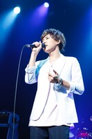 吉田理幹（Piano, Vo）（撮影：小財梨佐）
