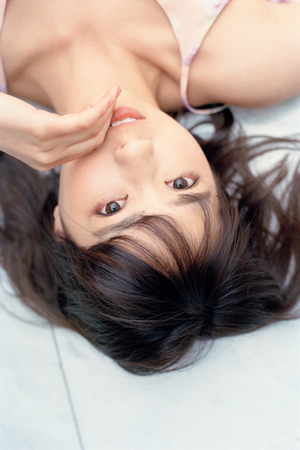 西野七瀬2nd写真集「風を着替えて」より。 (c)川島小鳥 / 集英社