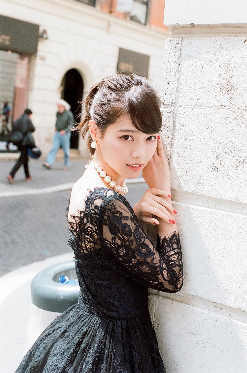 西野七瀬2nd写真集「風を着替えて」より。