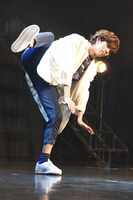 愛犬・ティアラのモノマネをするリョウガ。